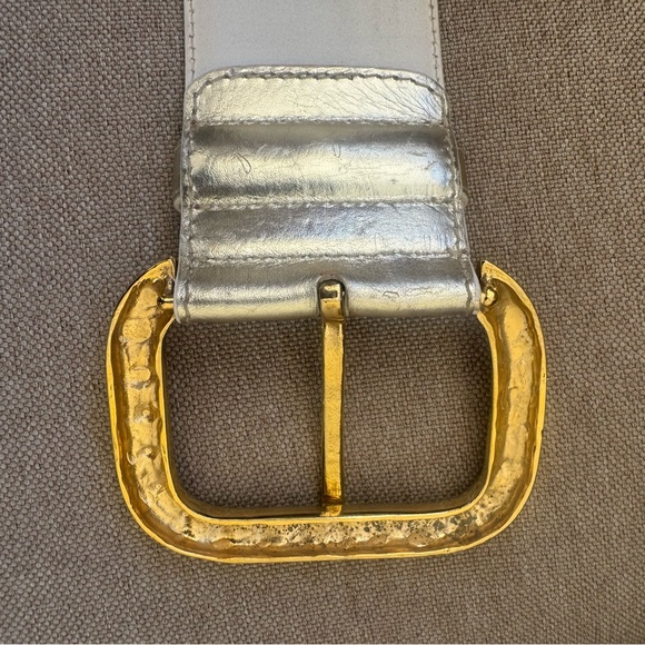 Vintage Escada Champagne Metallic Gold Star Charm Leather Waist Belt Size 40 - Picture 6 of 12
